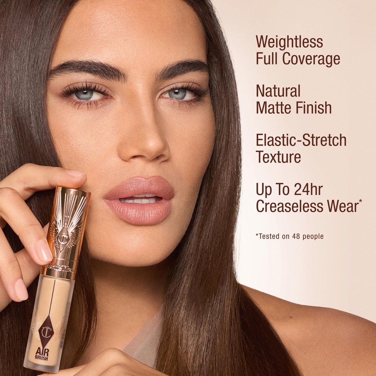 Charlotte Tilbury applying concealer under eye to conceal dark circles