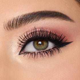 Palette applied with brush on eyelid illustrating seamless blending and defined outer corner lift