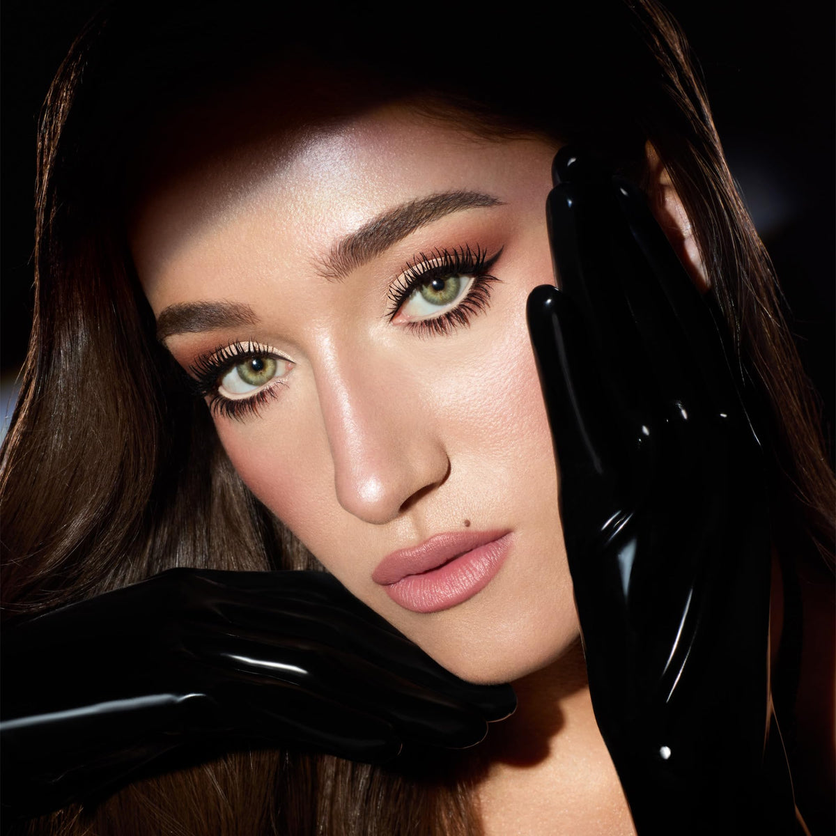 Charlotte Tilbury matte tip texture demonstrating smooth glide and precise definition