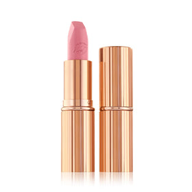 Charlotte Tilbury Liv It Up lifestyle look paired with smoky eye for radiance
