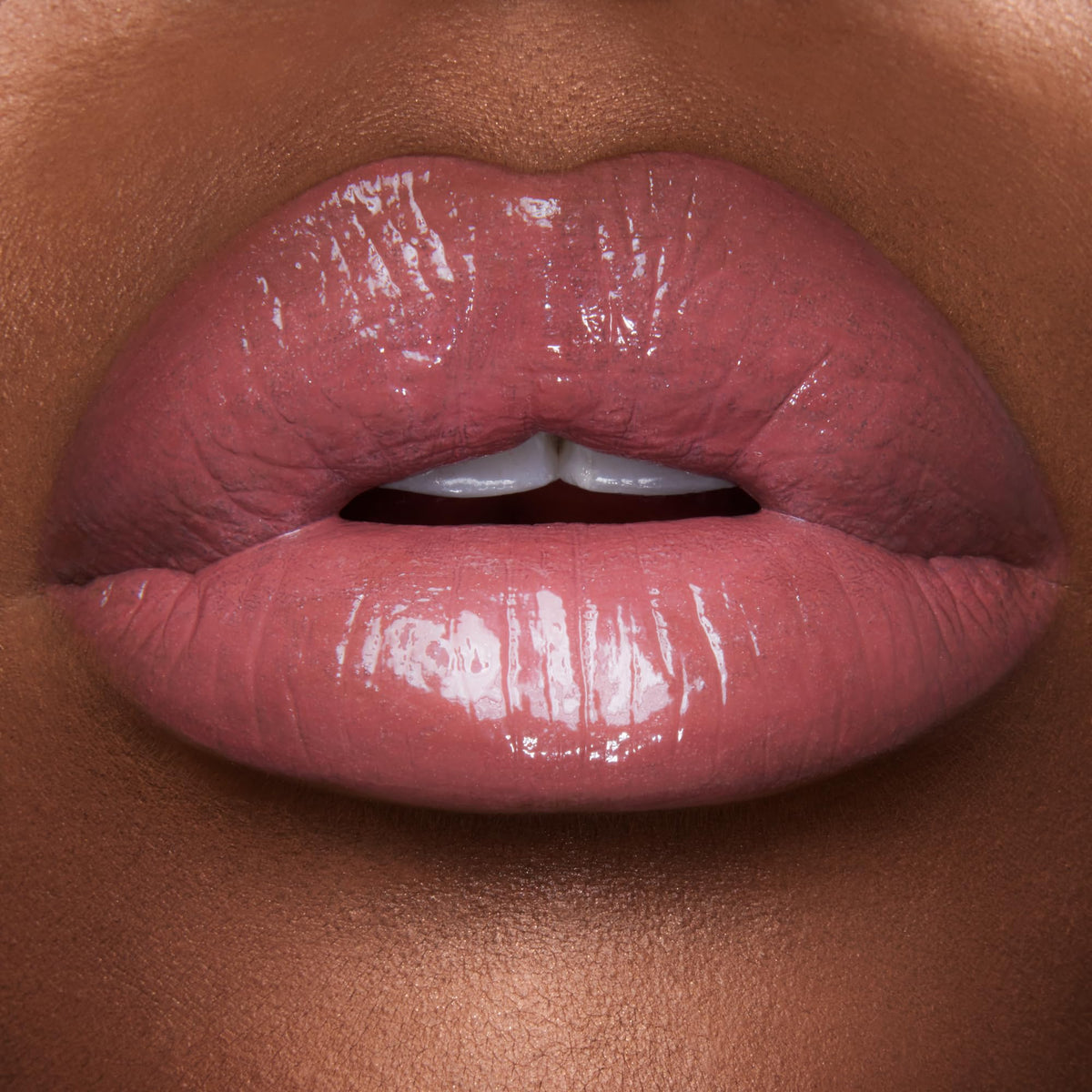 Charlotte Tilbury Rose to Fame paired with lip pencil illustrating coordinated lining for precise shape