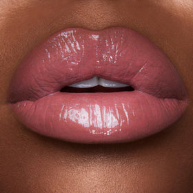 Charlotte Tilbury Rose to Fame paired with lip pencil illustrating coordinated lining for precise shape