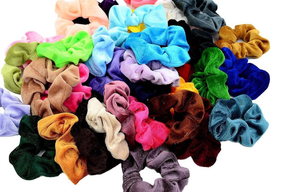 Chloven model wearing scrunchie in a casual hairstyle for everyday style