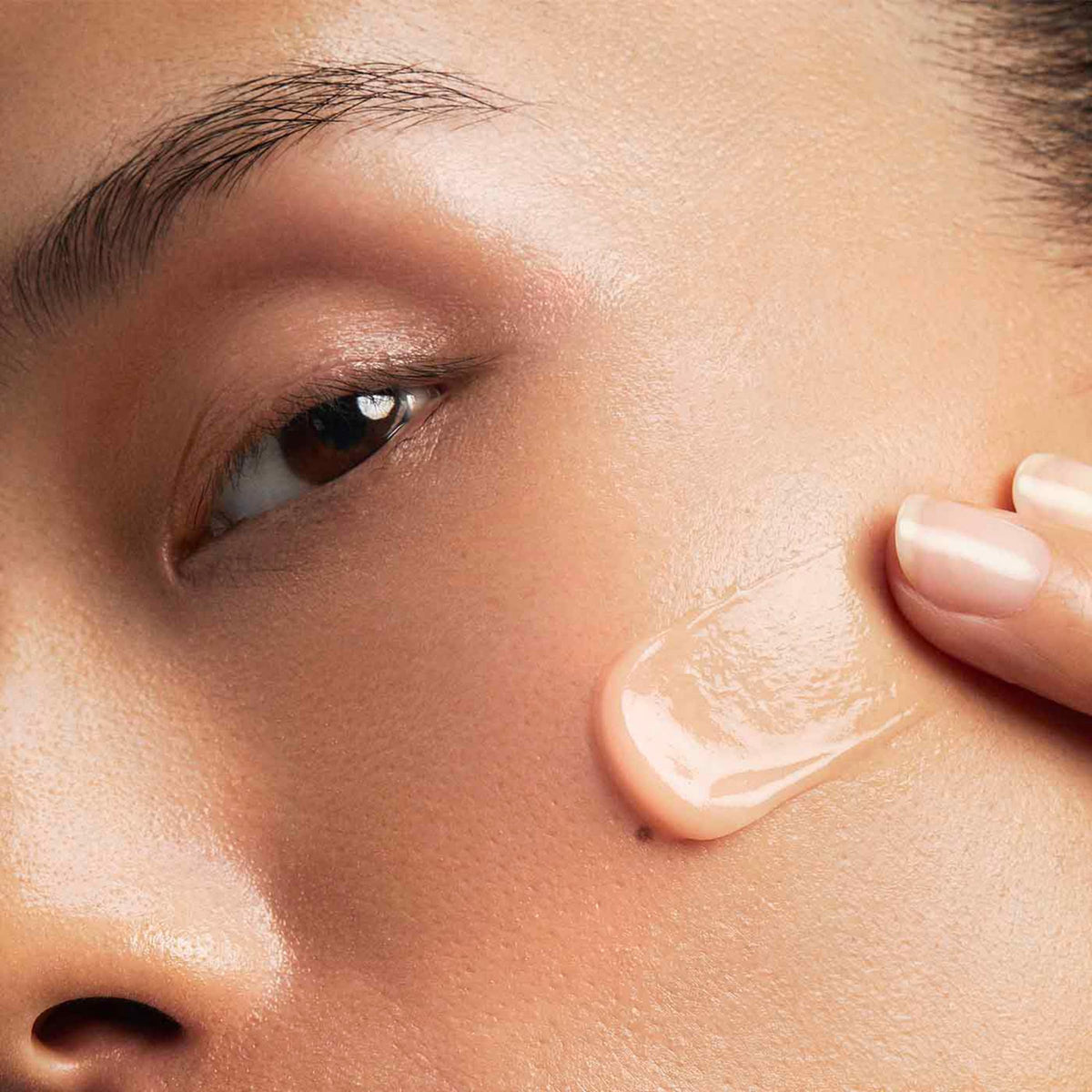 Clarins open jar top view, shows creamy balm and easy scoopability benefit