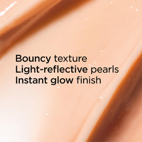 CLARINS red ginseng root close-up emphasizing antioxidant and energy benefit