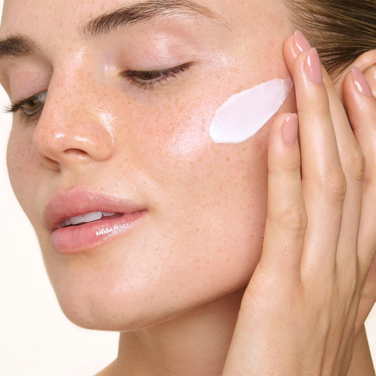 Clarins avocado peptides ingredient display emphasizing natural actives