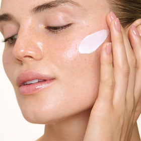 Clarins avocado peptides ingredient display emphasizing natural actives
