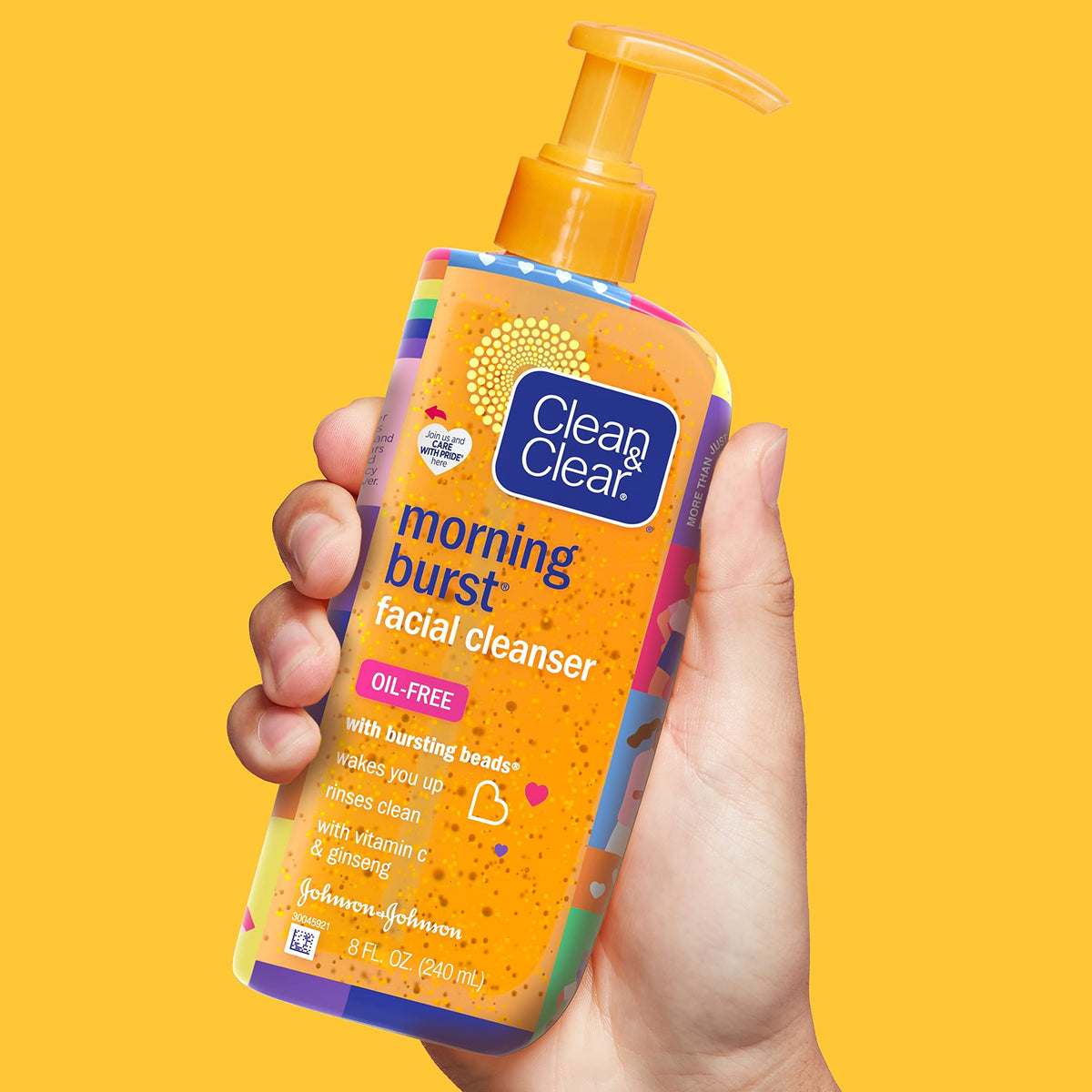 Clean & Clear gel texture close-up highlighting vitamin C and ginseng energizing feel