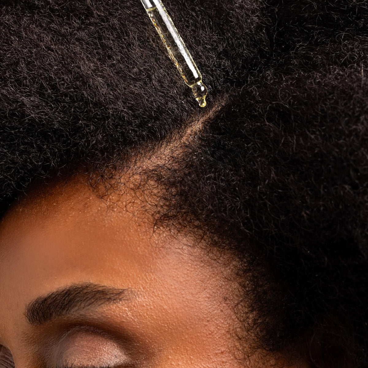 Cliganic oil used in morning face routine picturing quick hydration and layering benefit