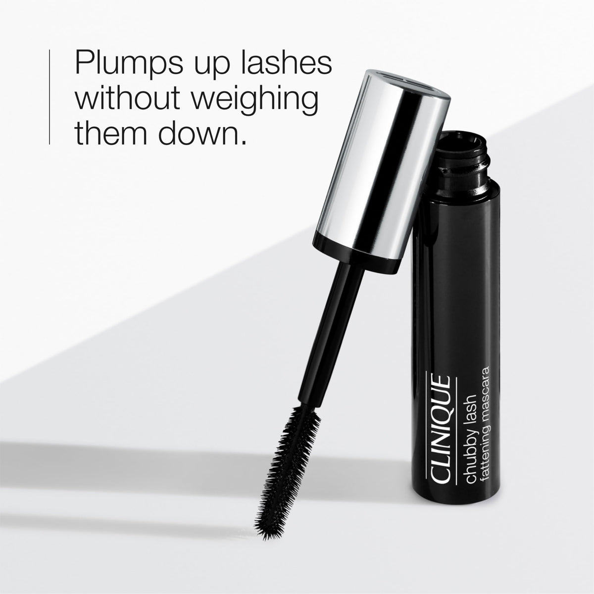 Clinique oversized brush close-up for fuller lash definition