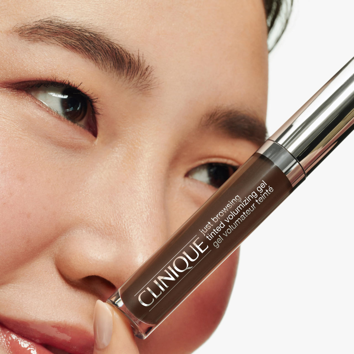 Clinique gel texture with visible microfibers for natural volume