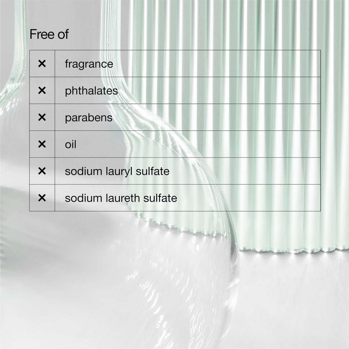 Clay and algae visual with Clinique brand emphasizing oil-absorbing and soothing benefit