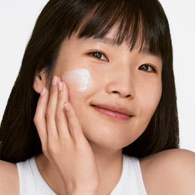 Clinique moisture surge intense being applied with fingertip demonstrating easy spread and instant hydration