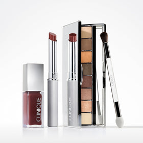 Clinique close-up of silky powder texture revealing smooth blendability and rich pigment