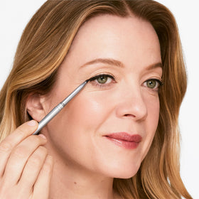Clinique Quickliner smudger end detail demonstrating blending control benefit