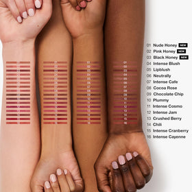 Clinique Quickliner applying on lips for crisp definition and longer wear