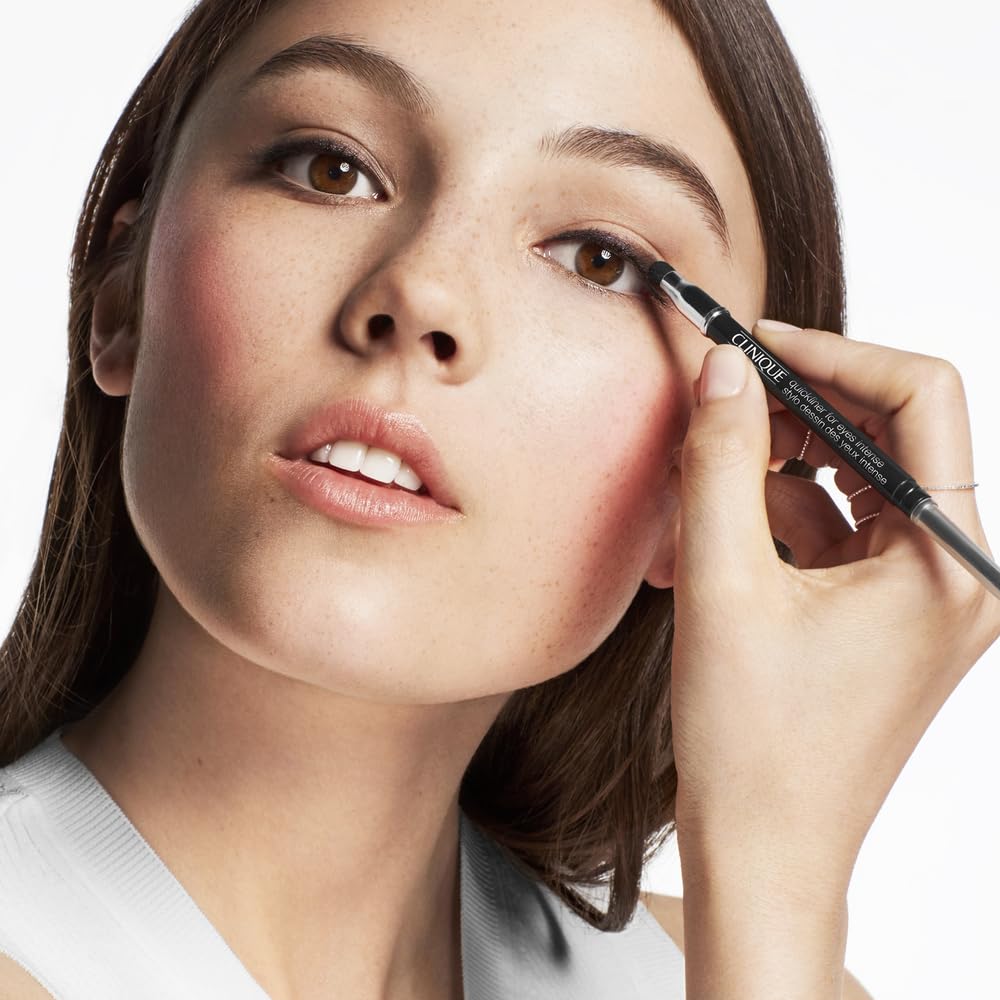 Clinique Quickliner Peridot applied on model eyelid, vibrant color and long wear