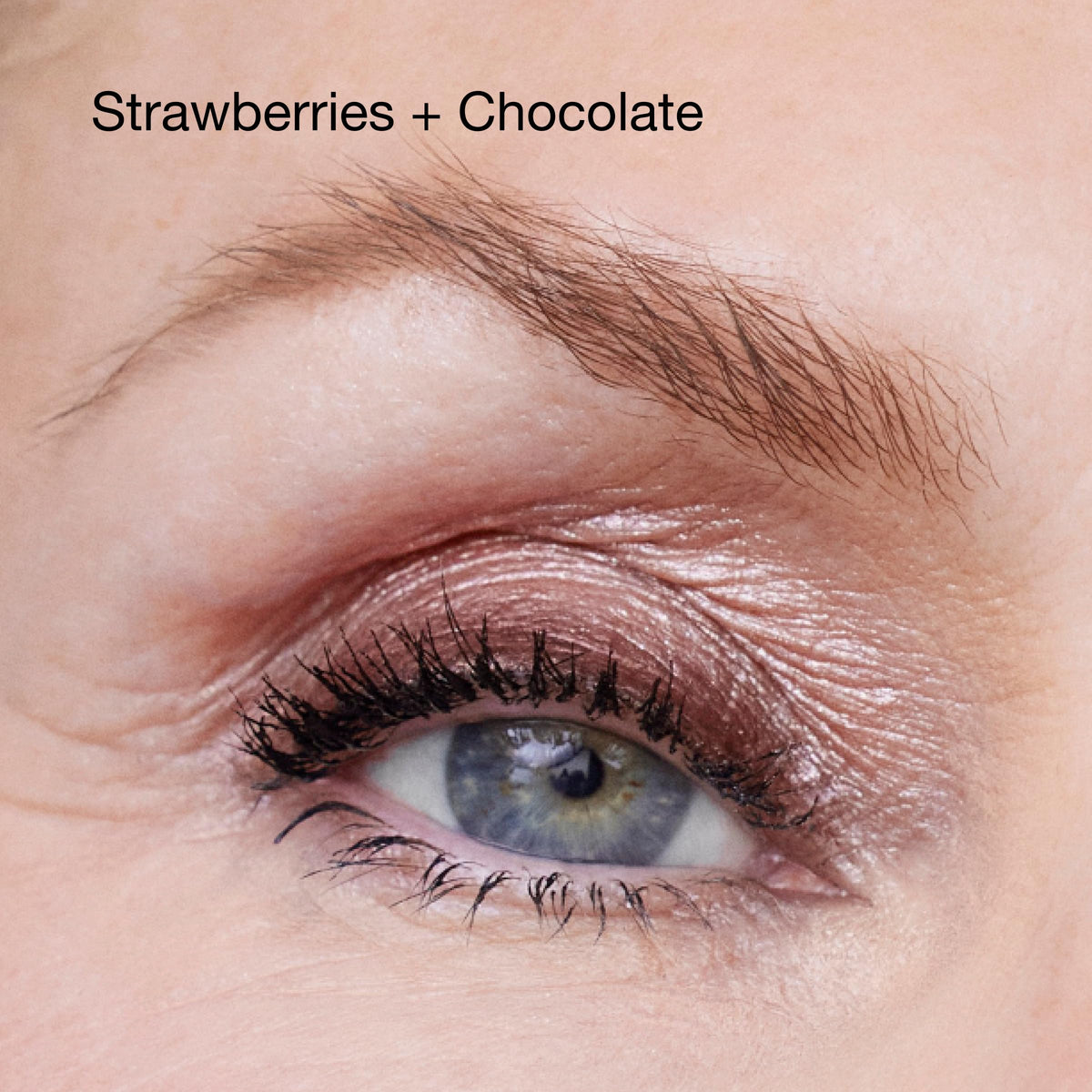 Clinique Strawberries And Chocolate powder applicator detail for precise blending benefit