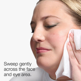 Clinique wipe removing mascara from lashes demonstrating gentle eye-area performance