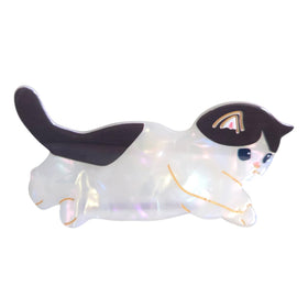 Clip Sugar front view showing black and white cat claw clips, stylish grip benefit