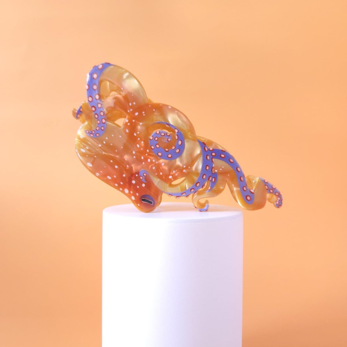 Clip Sugar octopus clip close-up of plastic-covered spring for rust protection