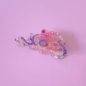 Clip Sugar clip holding long hair demonstrates gentle secure grip