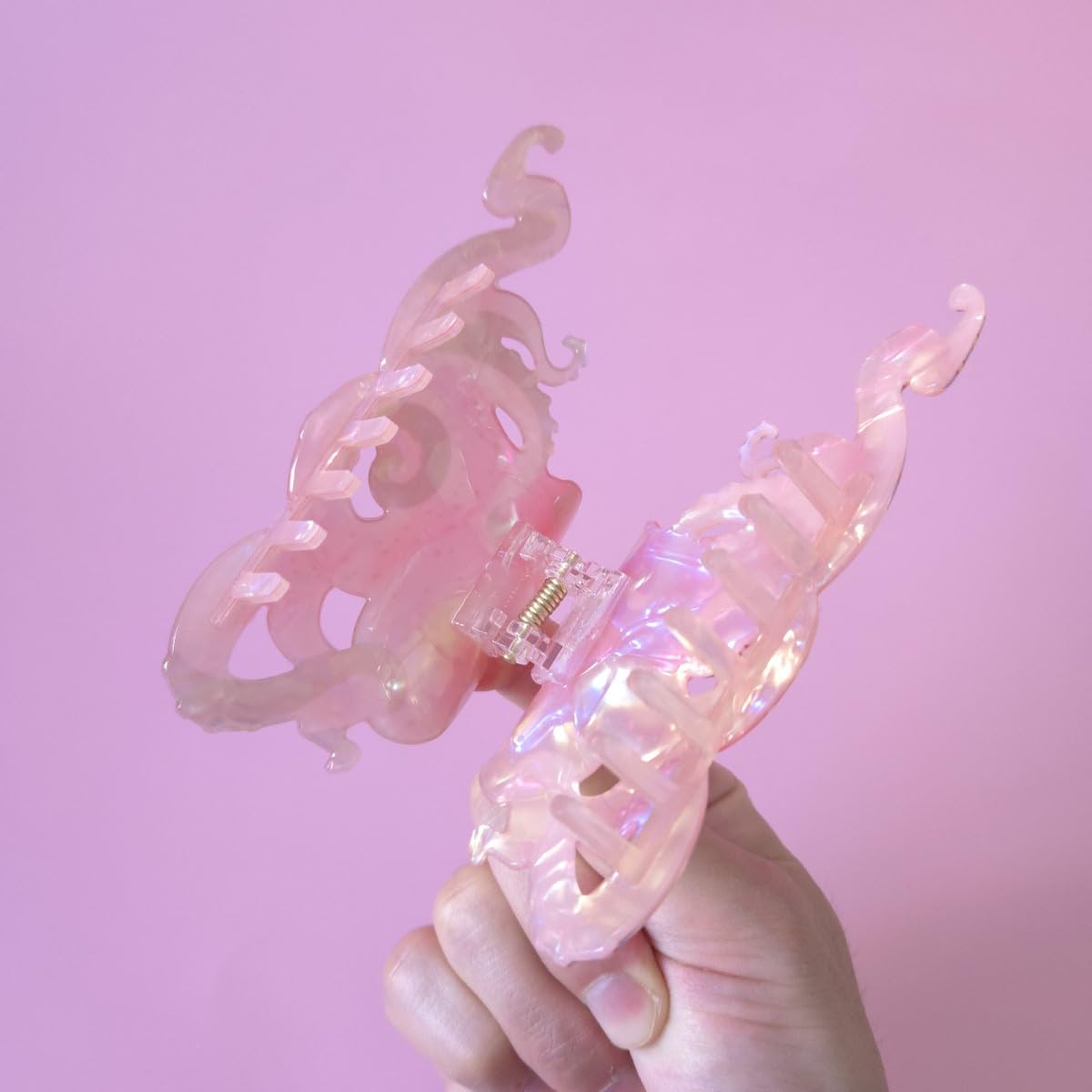 Clip Sugar clip in outdoor hairstyle shows wearable fashion appeal