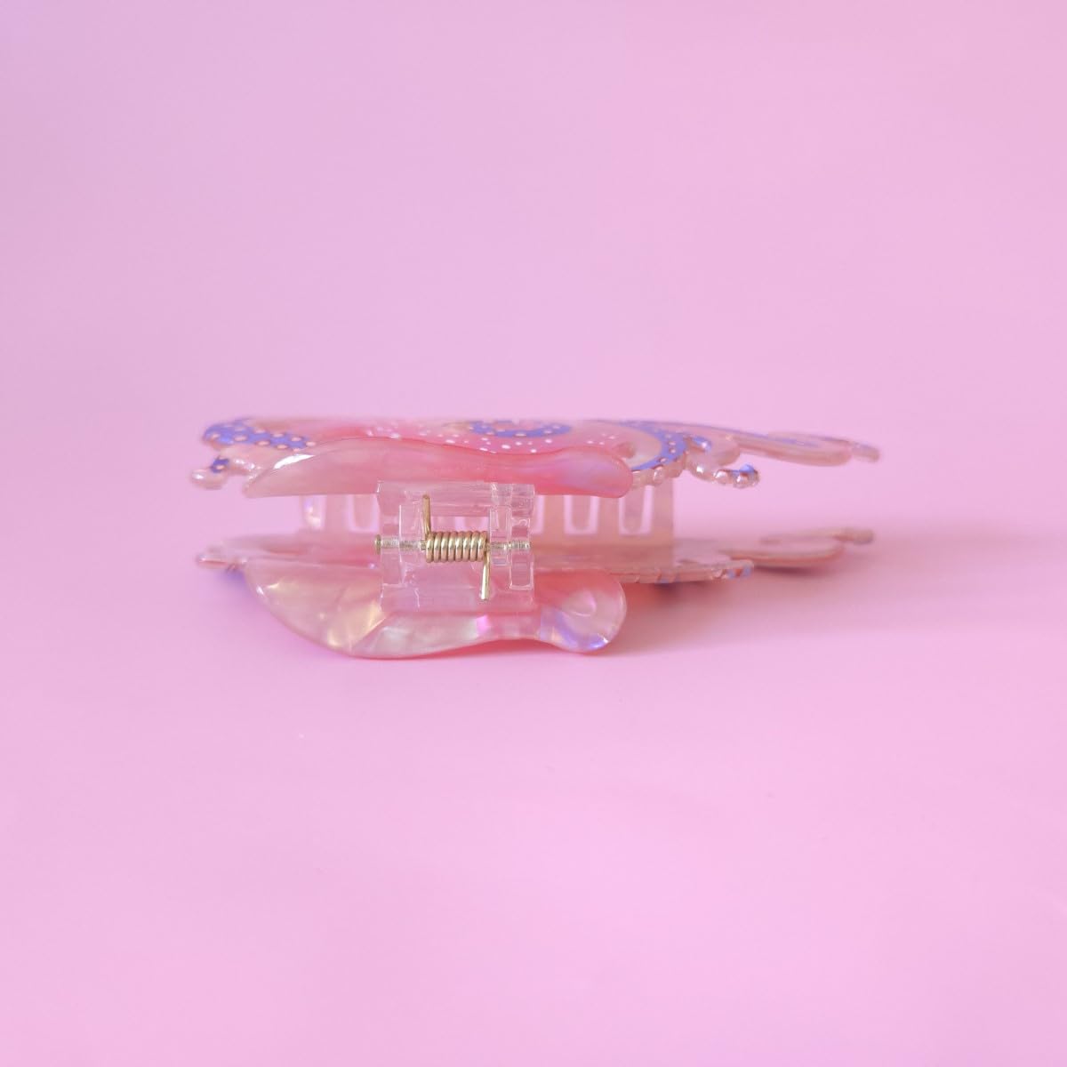Clip Sugar size comparison beside a hand shows compact scale