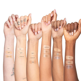 Colorescience FLEX applied on model in daylight proving even coverage benefit
