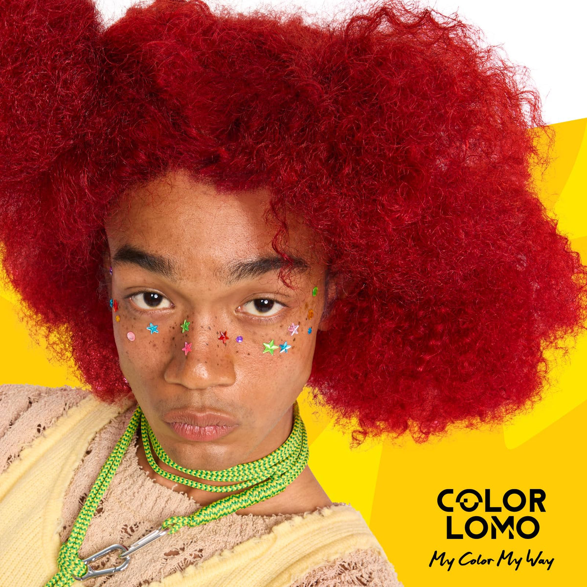COLORLOMO model hair after use with visible shine and preserved red tone