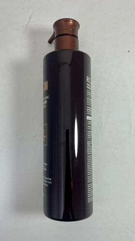 COSMOCOS shampooing wet hair in use showing scalp stimulation