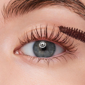 COSNORI mascara applied on model with auburn hair enhancing warm eye tones