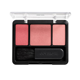 COVERGIRL close-up of powder texture showing blendable finish benefit