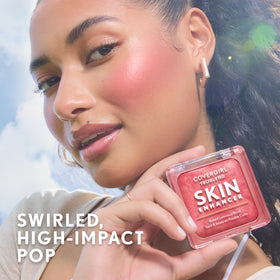 COVERGIRL close-up of powder texture highlighting suede finish and smooth application