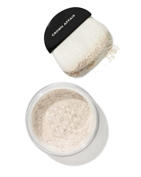 CROWN AFFAIR powder texture detail demonstrating fine tapioca starch absorption