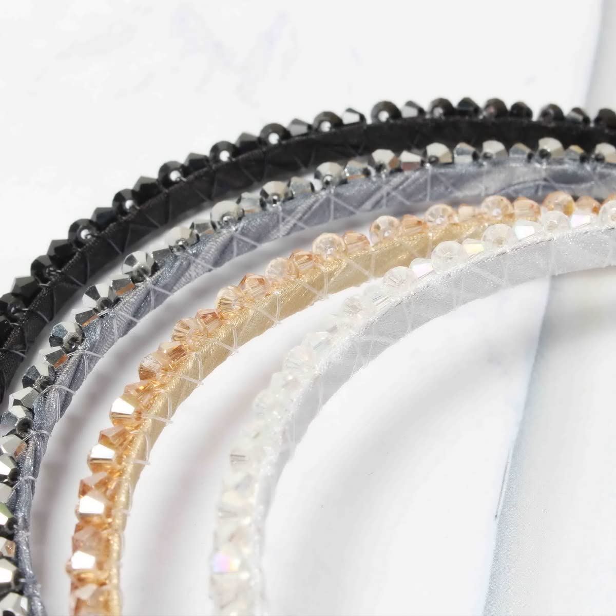 Cuizhiyu beaded weave closeup illustrating crystal placement and neat finish
