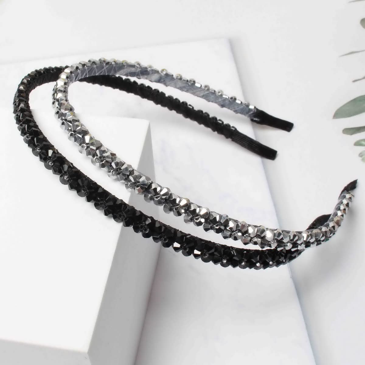 Cuizhiyu black headband texture shot showing smooth weave and secure fit