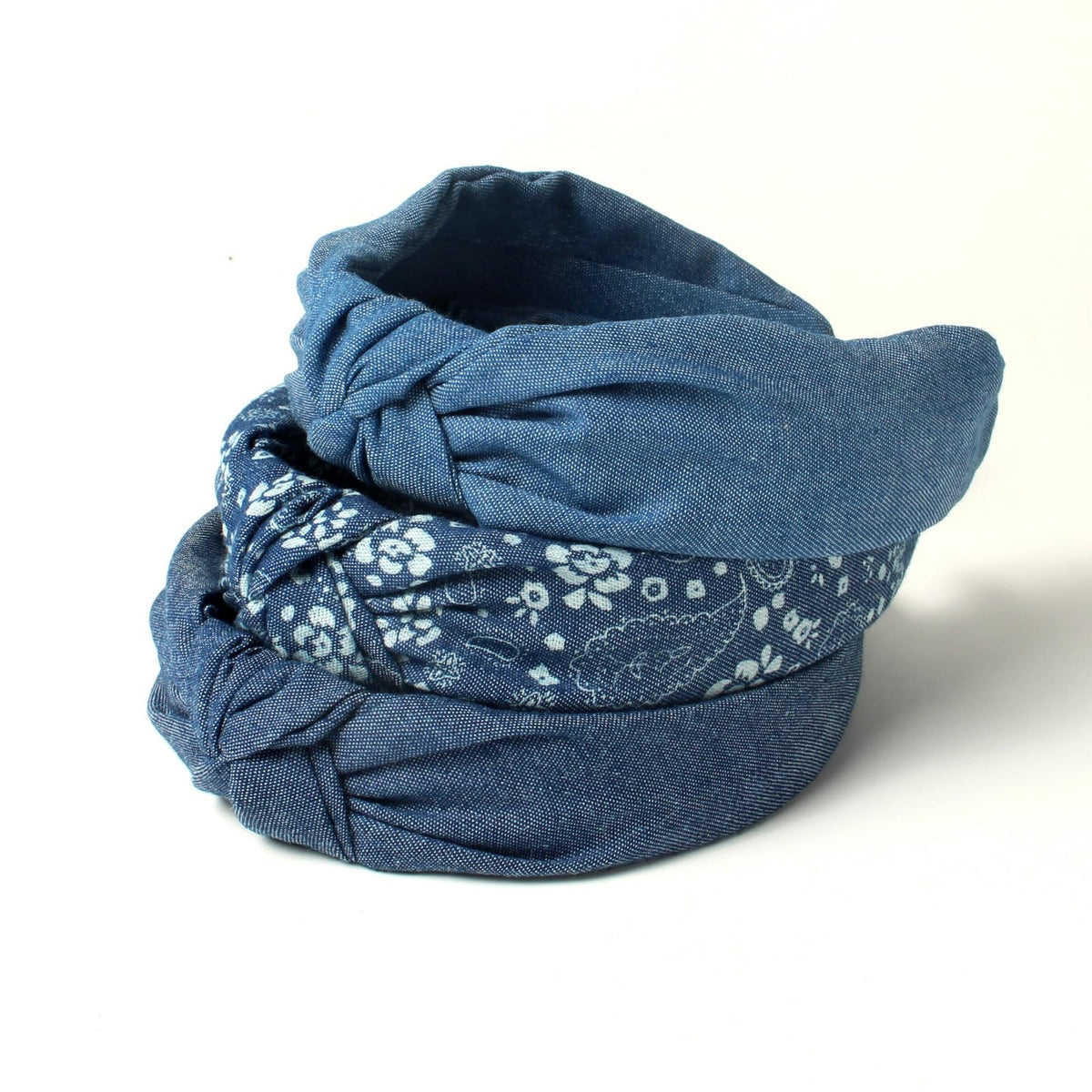Cuizhiyu headband paired with denim outfit for coordinated accessory benefit