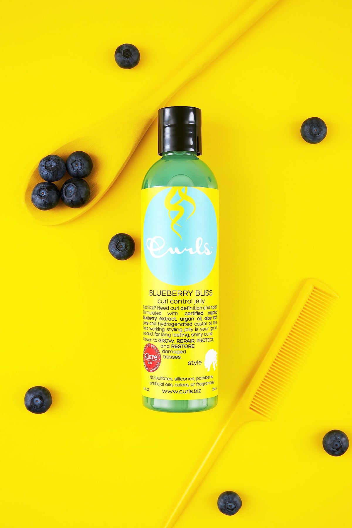 Curls blueberry bliss in use on wet curly hair creating defined frizz-free clumps
