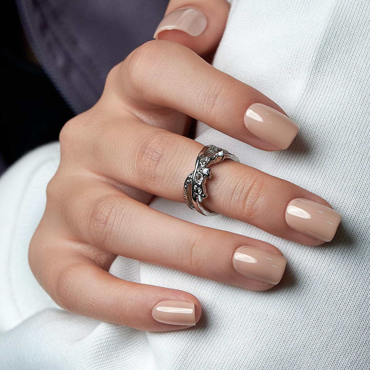 CurvLife front packaging showing 32 glossy apricot gel nails and tools for easy application
