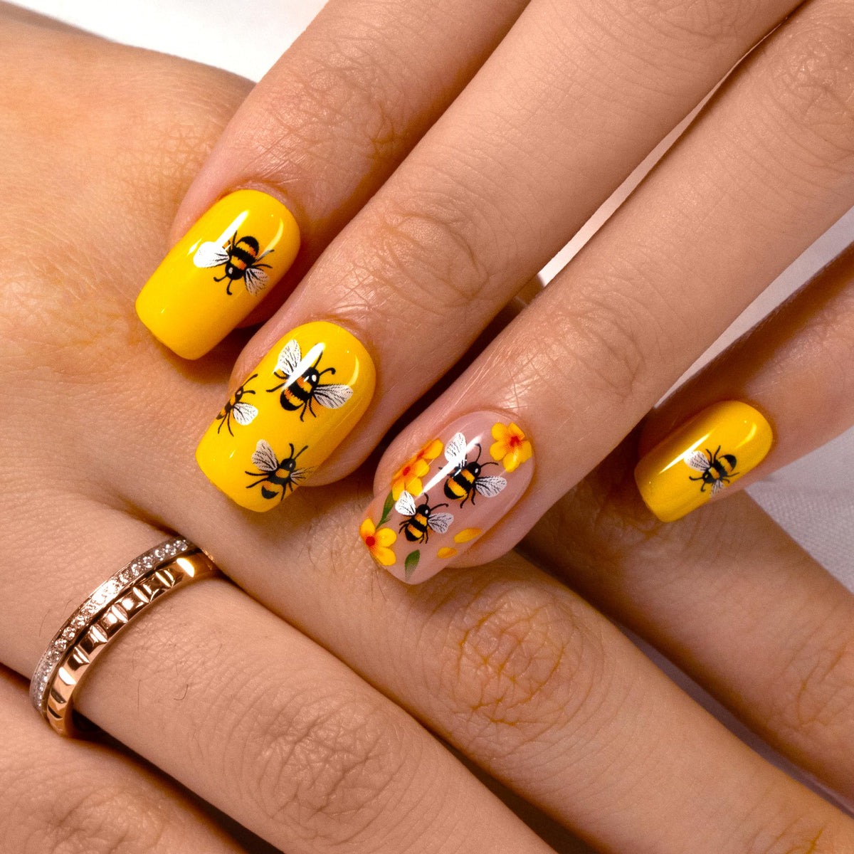 CurvLife close-up of the bee-style French tip for natural detail