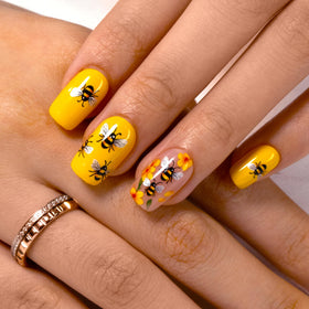 CurvLife close-up of the bee-style French tip for natural detail