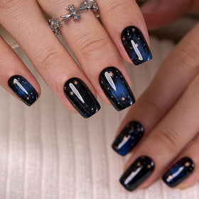 CurvLife close-up of handmade gel pattern and glossy finish for salon look