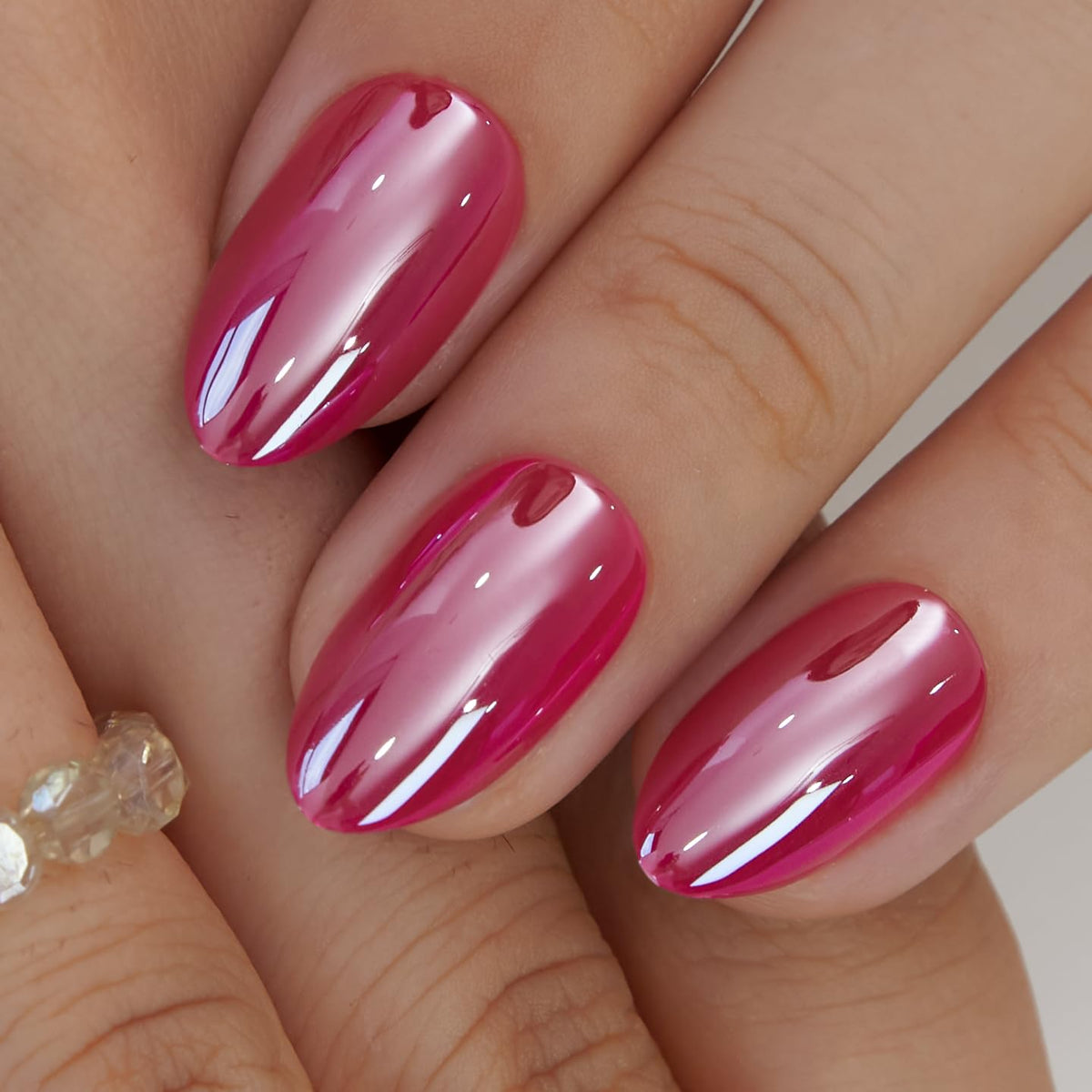 CurvLife close-up of gel topcoat sheen highlighting durable shine and chip resistance