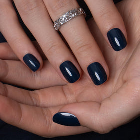 CurvLife close-up of soft gel texture highlighting flexibility benefit
