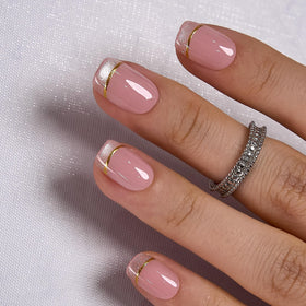 CurvLife cat-eye French tip close-up highlighting reflective design