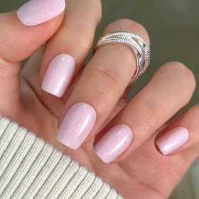 CurvLife close-up of gel finish highlighting handmade gloss and salon-like shine benefit