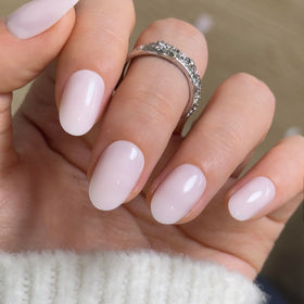 CurvLife close-up of glossy gel finish highlighting salon-quality shine and chip resistance