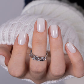 CurvLife close-up of gel finish highlighting glossy, salon-quality shine