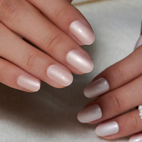 CurvLife close-up of gel shine highlighting pearly gloss and chip-resistant protective layer